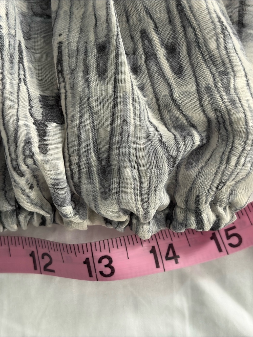 Gray Patterned Ruffled V-Neck Crop Top - Picture 10 of 10